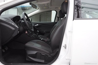 2015款福克斯三厢1.0L GTDi手动超能风尚型