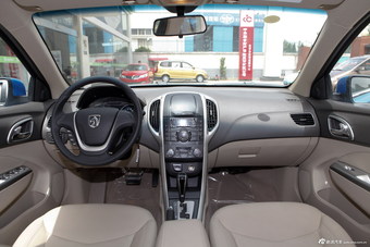 2014款宝骏610 1.5L自动豪华型图片