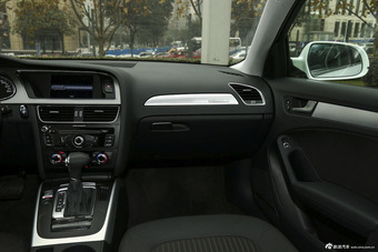 2015款奥迪A4L 45TFSIquattro个性运动型