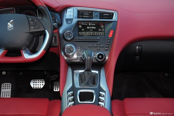 2015款DS 5 1.8T自动尊享版THP200