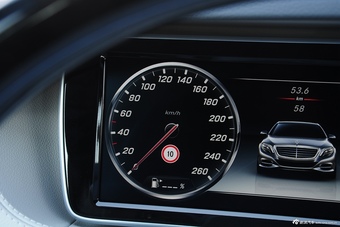 2015款迈巴赫S级S400 4MATIC