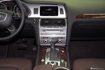 2015款奥迪Q7 35TFSI进取型