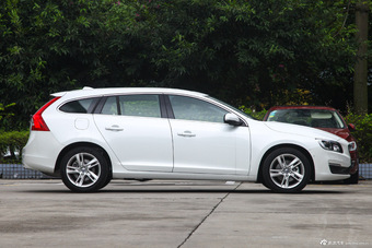 2015款沃尔沃V60 2.0T自动 T5智雅版