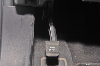 2013款锐志2.5V自动尚锐版