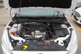 2015款福克斯三厢1.0L GTDi手动超能风尚型