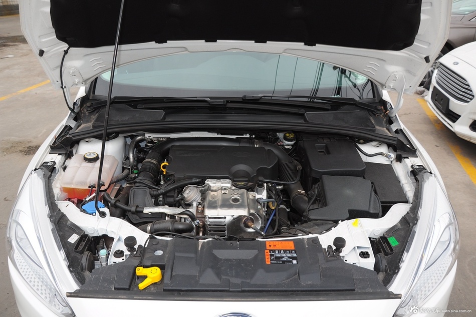 2015款福克斯三厢1.0L GTDi手动超能风尚型