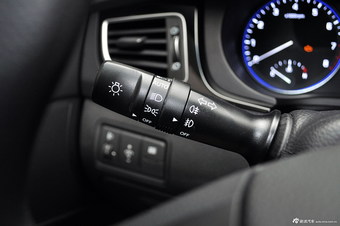 2013款名图1.8GLS自动智能型梦幻银