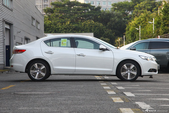 2013款讴歌ILX 2.0L自动精锐版