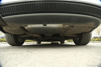 2015款奥迪A4L 45TFSIquattro个性运动型