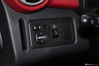 2014款奔奔1.4L自动尊贵天窗型