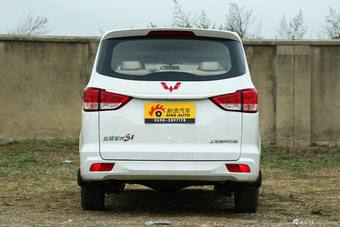 2015款五菱宏光S1 1.5L手动标准型