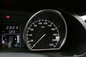 2015款众泰T600 2.0T手动尊贵型 家用版