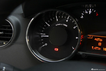 2015款标致3008 1.6自动THP罗兰·加洛斯版