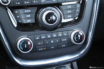 2015款奔腾X80 1.8T自动运动型