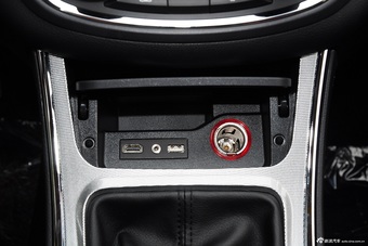 2015款宝骏560 1.8L手动精英型