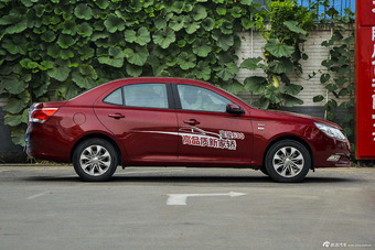 2013款宝骏630 1.5L手动精英型