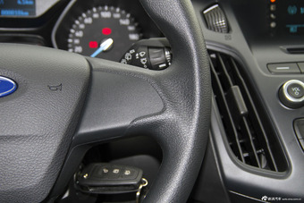 2015款福克斯两厢1.6L自动舒适型