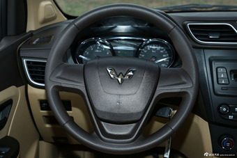 2015款五菱宏光S1 1.5L手动标准型