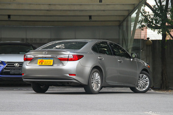 2015款雷克萨斯ES 2.0L自动200舒适版