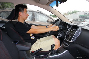 2015款 宝骏560 1.8L手动舒适型