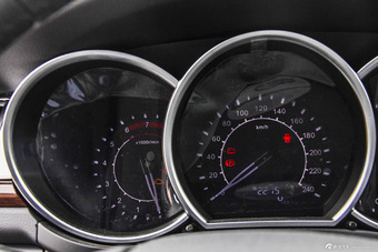 2016款众泰Z500 1.5T手动精英型