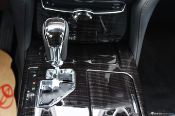 2015款皇冠2.5L自动尊享版