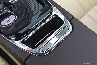 2015款捷豹XJL 2.0T两驱典雅商务版