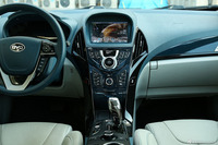 2014款比亚迪秦1.5T旗舰型