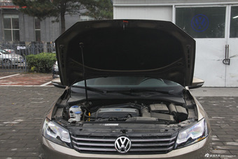 2014款帕萨特2.0T DSG御尊导航版图片