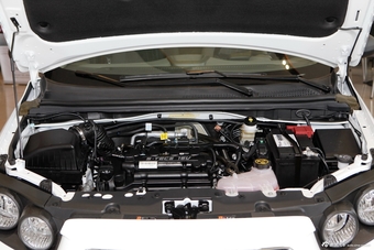 2013款爱唯欧三厢1.4SL自动时尚天窗版