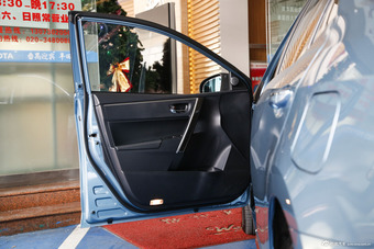 2016款卡罗拉双擎1.8L自动旗舰版