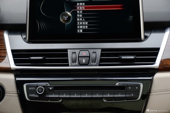 2016款宝马2系旅行车220i 2.0T自动豪华设计套装