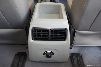 2015款菱智M3 1.6L 7座豪华型