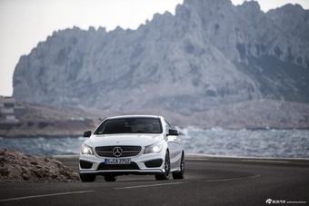 奔驰CLA250官方图