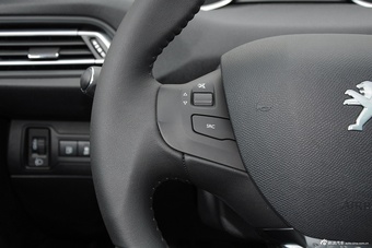 2015款东风标致308S 1.6T自动劲驰版