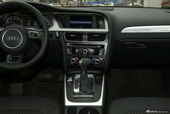 2015款奥迪A4L 45TFSIquattro个性运动型