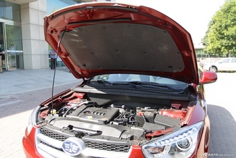 2015款奔腾X80 2.0L自动舒适型