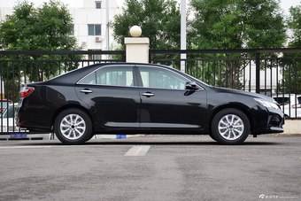 2016款凯美瑞2.0L自动十周年纪念领先版