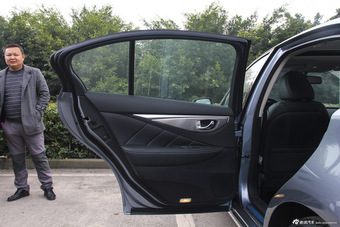 2015款英菲尼迪Q50L 2.0T自动悦享版