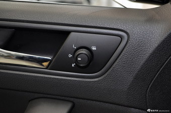 2013款新桑塔纳1.6L自动舒适型吉祥黑