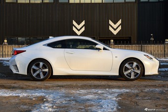 2016款雷克萨斯RC 2.0T 200t F SPORT极致版