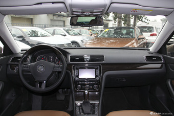 2014款帕萨特2.0T DSG御尊导航版图片