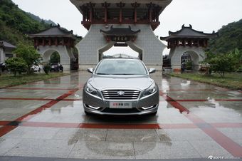 2014款奔腾B70 2.0L自动豪华型