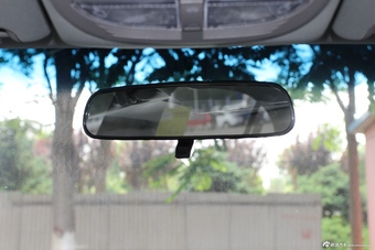 2015款吉利新帝豪三厢1.5L手动向上版