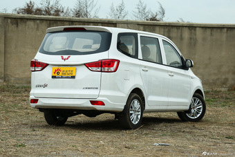 2015款五菱宏光S1 1.5L手动标准型