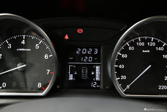 2015款众泰T600 2.0T手动尊贵型 家用版