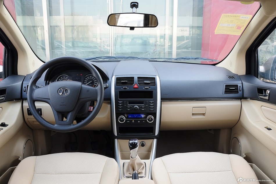 2015款绅宝D20两厢1.5L手动乐天版