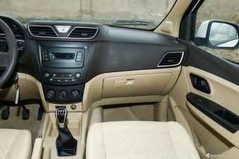 2015款五菱宏光S1 1.5L手动标准型