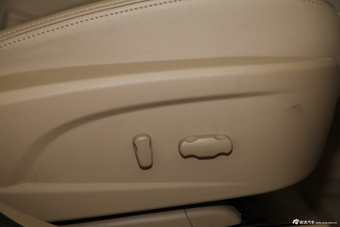 2012款荣威950 2.4L LUX豪华版