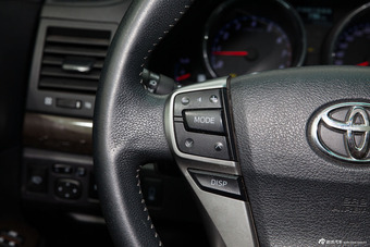 2013款锐志2.5V自动尊锐导航版